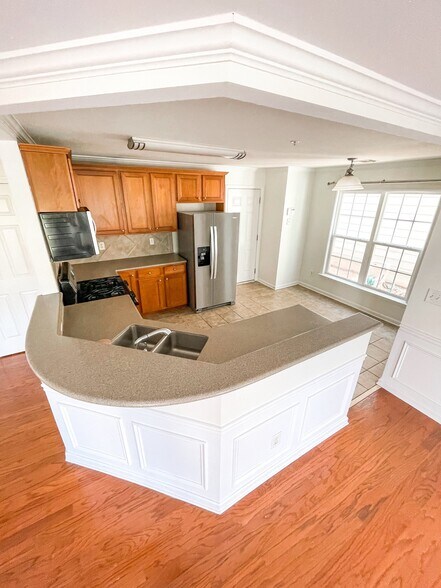 Building Photo - 282 Balaban Cir