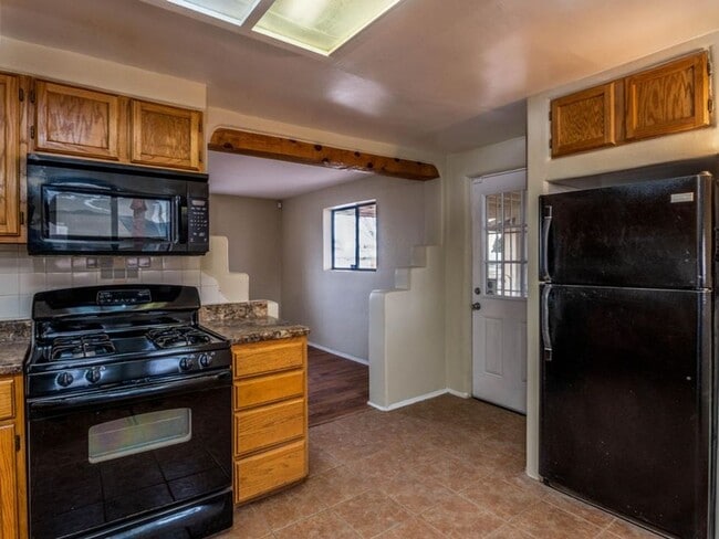 Building Photo - Charming two bedroom home