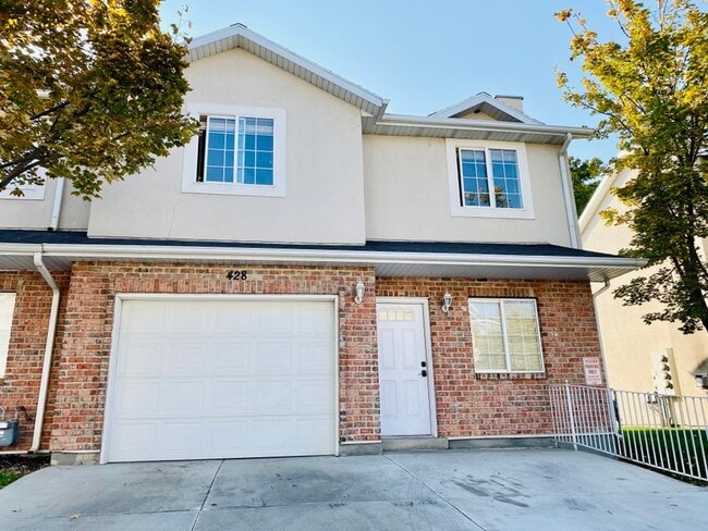 Building Photo - 428 E Park Oak Pl