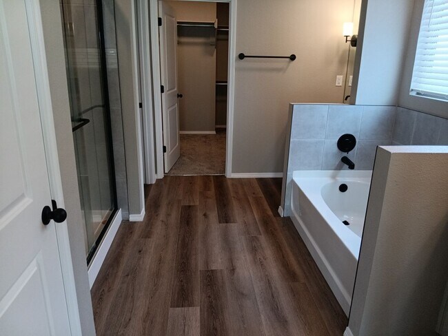 Building Photo - 3 Bedroom, 2.5 Bathroom Home! Schedule a Showing Today!