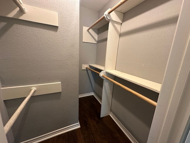 Building Photo - For Lease | 2 Bed, 2 Bath |863 Sq Ft | Wim...