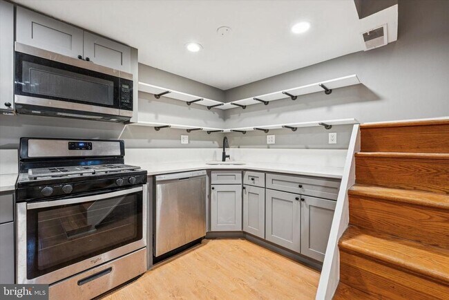 Building Photo - 2034 Mt Vernon St