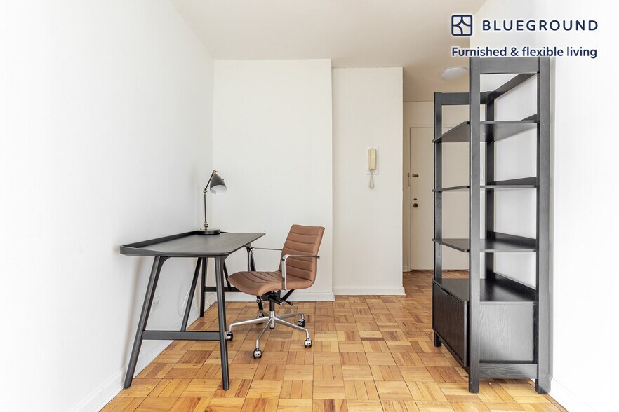 Building Photo - 300 E 51st St