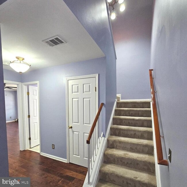 Building Photo - 8202 Catbird Cir