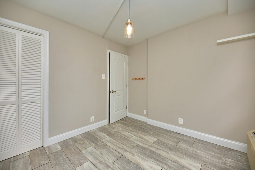 Building Photo - 2030 N Adams St