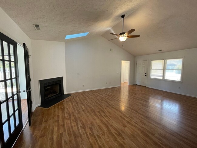 Building Photo - 3 bedroom, 2 bathroom home in Beau Rivage Plantation!