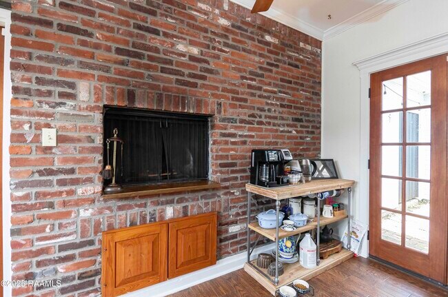 Building Photo - 211 Ursuline St