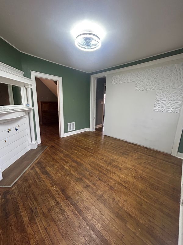 Building Photo - 625 E Utica St