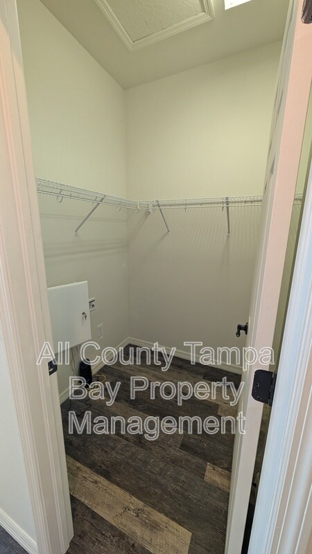 Building Photo - 17449 New Cross Cir