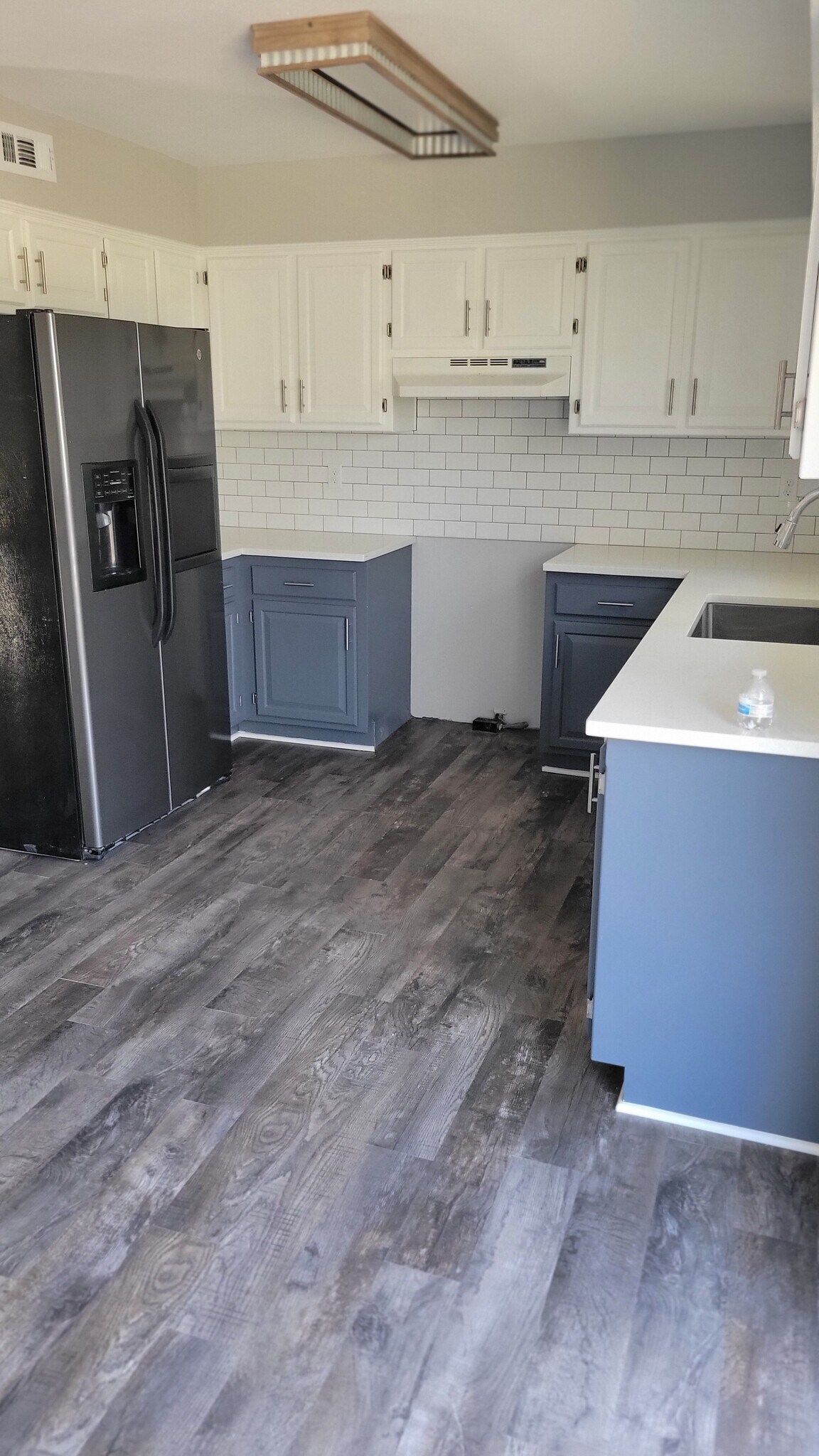 Building Photo - 916 NE Bristol Dr