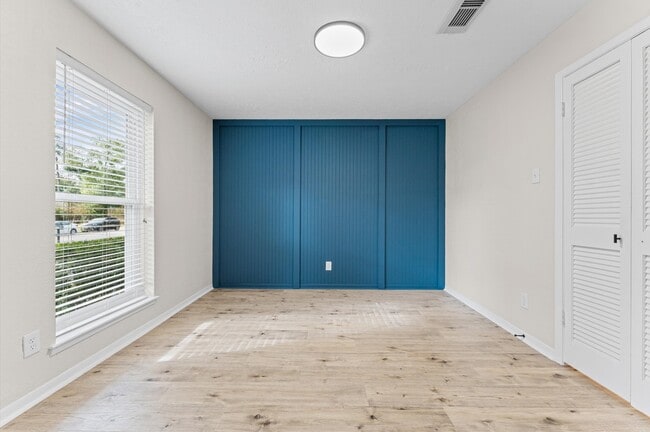 Building Photo - 27241 Wells Ln