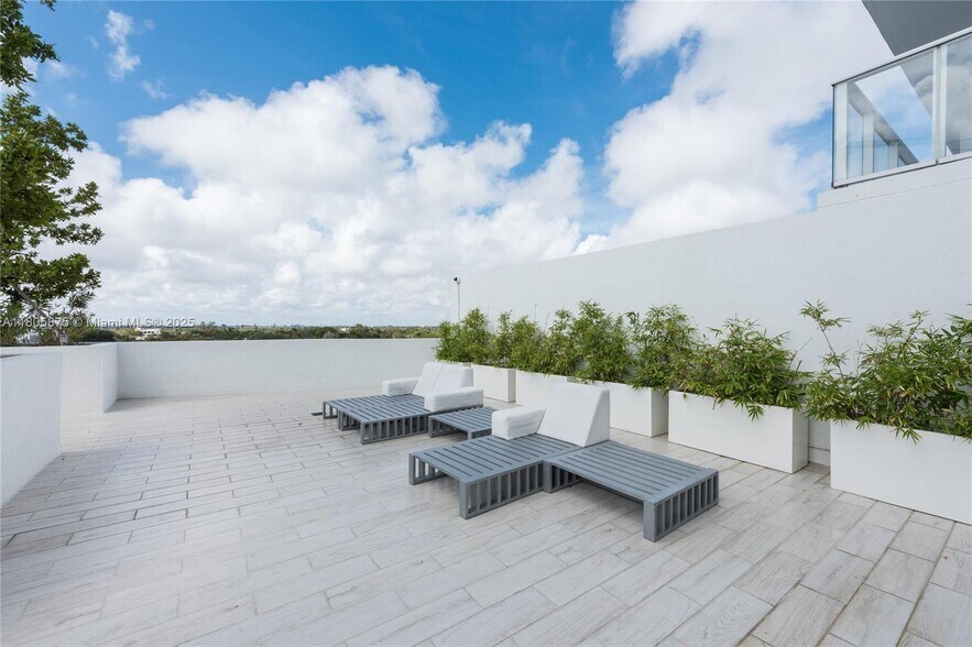 Building Photo - 4250 Biscayne Blvd