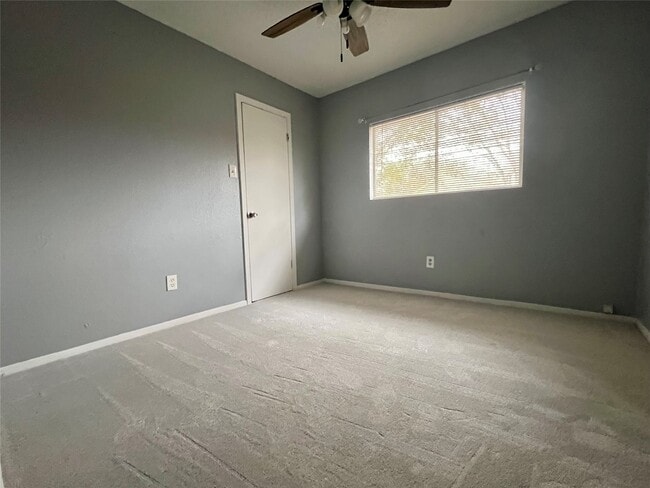 Building Photo - 10610 Sandy River Dr