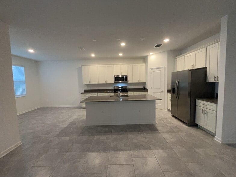 Building Photo - 3132 Country Side Dr