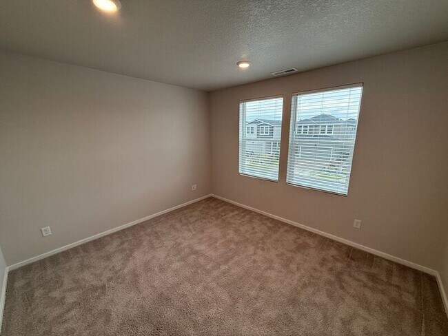 Building Photo - 4833 Thyme Ave NE