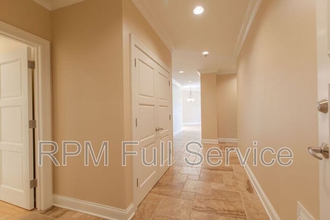 Building Photo - 110 31st Ave N