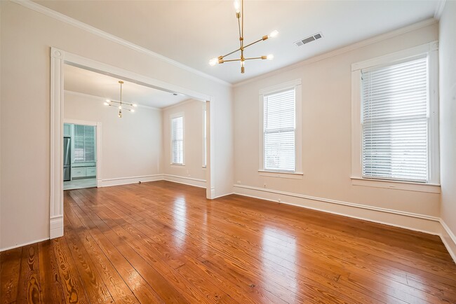 Building Photo - 1401 Cortlandt St