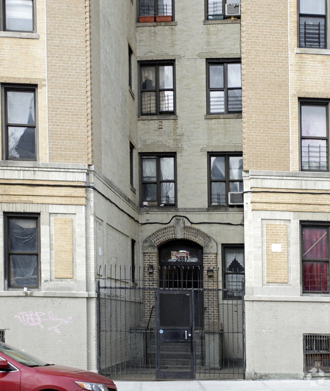 Building Photo - Moshulu Arms 7