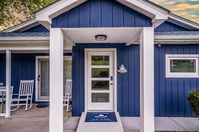 Building Photo - 184 Grand Ave