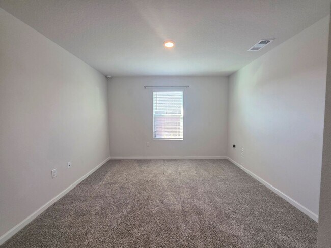 Building Photo - Nearly New 4BR/2BA home close to I10 with energy savings built in