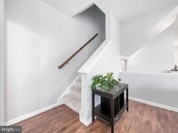 Building Photo - 131 Edgewater Ct