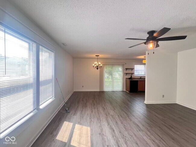 Building Photo - 10965 Sweetsen Rd