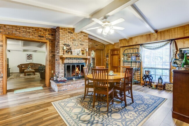 Building Photo - 9551 E Lake Highlands Dr