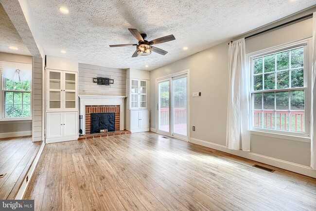 Building Photo - 1725 Beechbank Way
