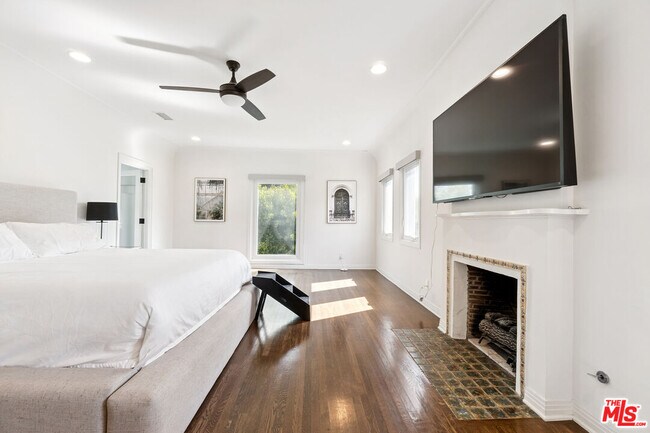 Building Photo - 956 S Longwood Ave