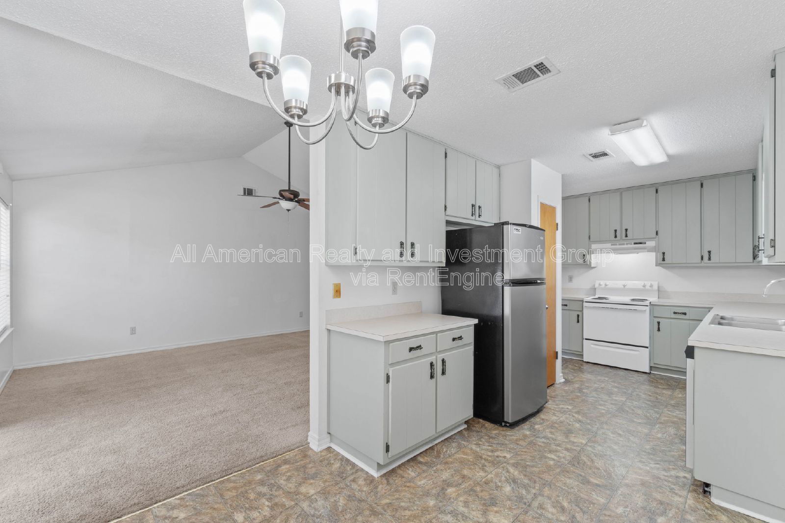 Building Photo - 1925 Estival St