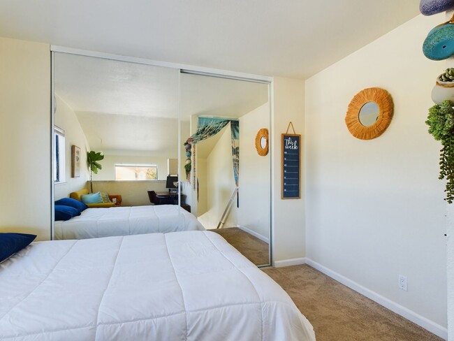 Building Photo - Remodeled 2-bedroom loft unit now availabl...