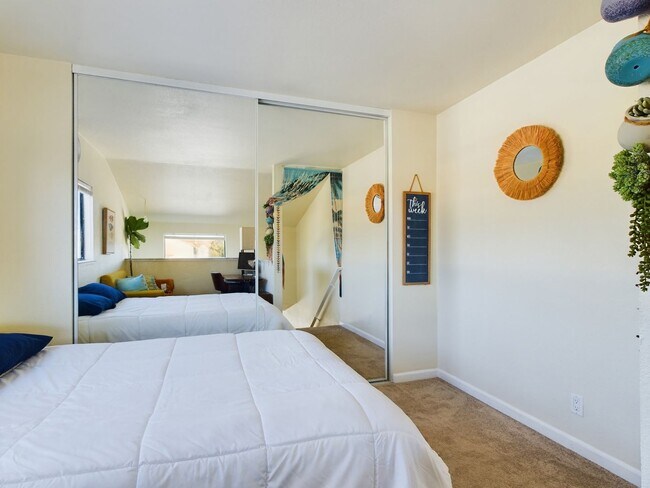 Building Photo - Remodeled 2-bedroom loft unit now available for rent!