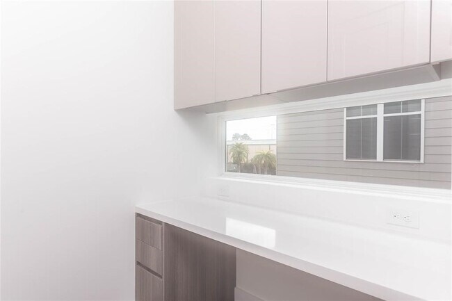 Building Photo - 5868 E Post Oak Ln