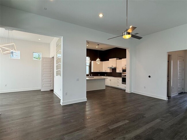 Building Photo - 6117 Seville Dr