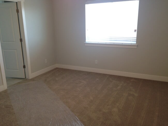 Building Photo - Beautiful Modern Home in Lehi w attached 2 car garage!