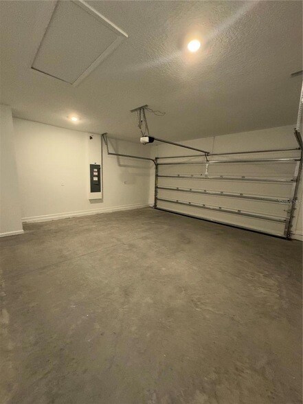 Building Photo - 4725 SW 83rd Lp
