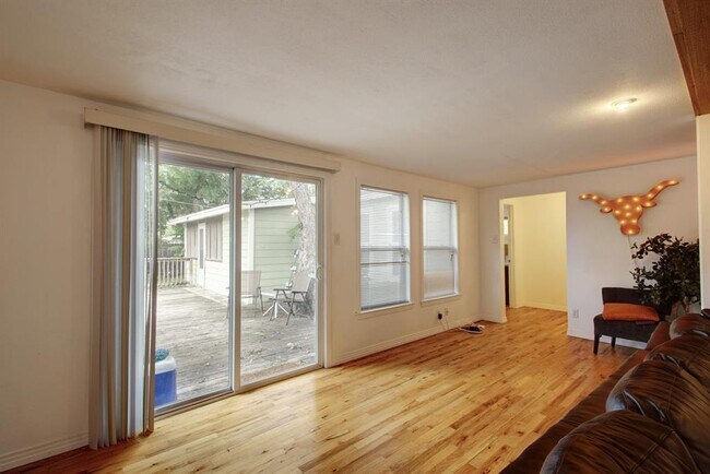 Building Photo - 603 Zennia St