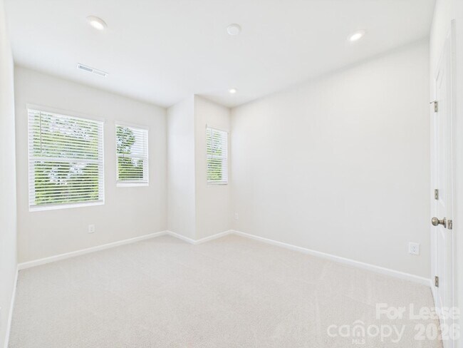 Building Photo - 3022 Hutton Gdns Ln