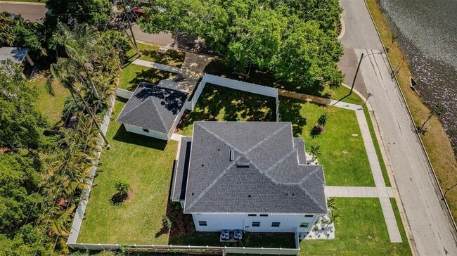 Building Photo - 1701 25th Ave N