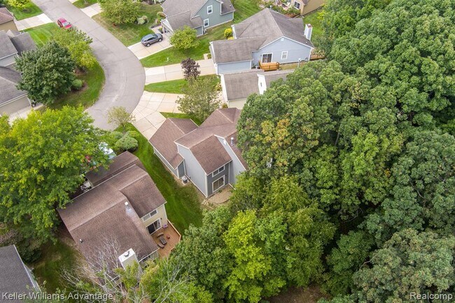 Building Photo - 41498 Cornell Dr