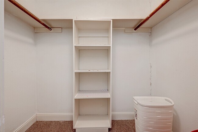 Building Photo - 3903 Hermitage Hollow Ln