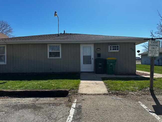 Building Photo - 420 S Maple Ave
