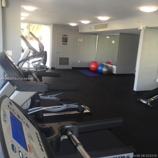 Building Photo - 1255 Collins Ave