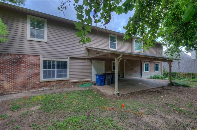 Building Photo - 8632 S Braden Ave