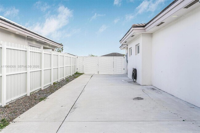 Building Photo - 15961 SW 307 Terrace