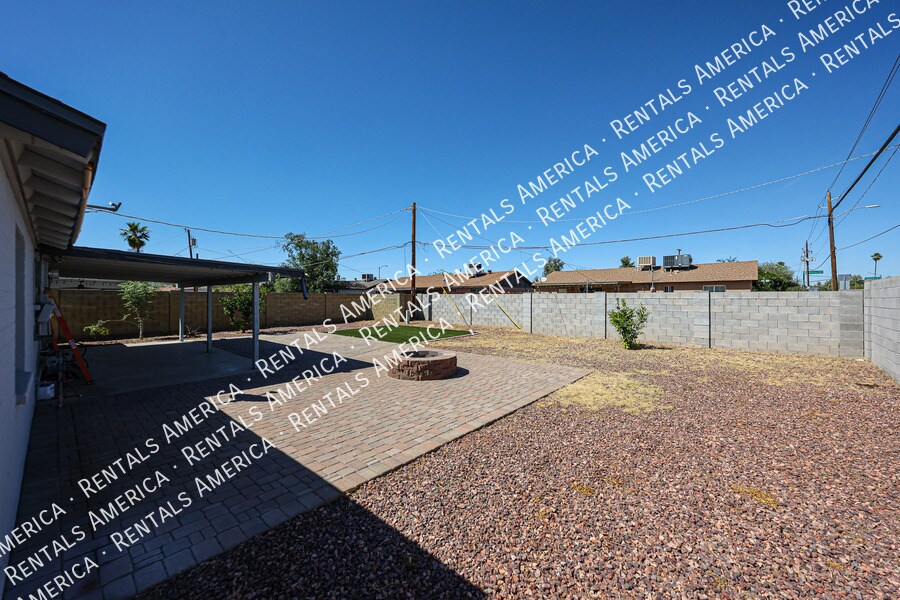 Building Photo - 3550 E Voltaire Dr