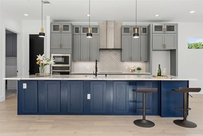 Building Photo - 501 Burton St E