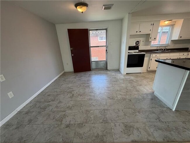 Building Photo - 2000 McMinn St