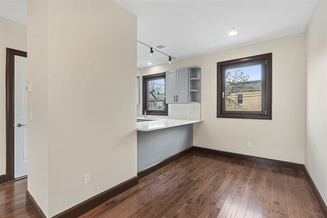 Building Photo - 585 Hoboken Rd