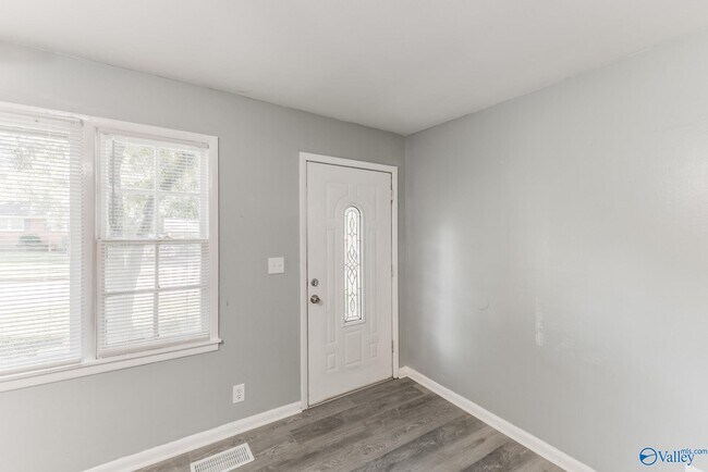 Building Photo - 4808 Bluehaven Dr NW